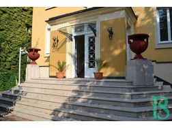 Stilvoll Extravagant Auergewhnlich Villa parkhnlichem Garten - Haus kaufen - Bild 1