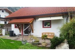 Kaprun Gemtliches Einfamilienhaus groem sonnigen Garten - Haus kaufen - Bild 1