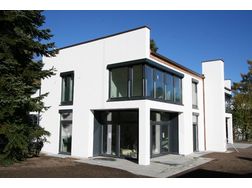BUCHBERGER Immobilien Absoluter Traum Absoluter Luxus Villenhlfte Bauhaus Stil - Haus mieten - Bild 1
