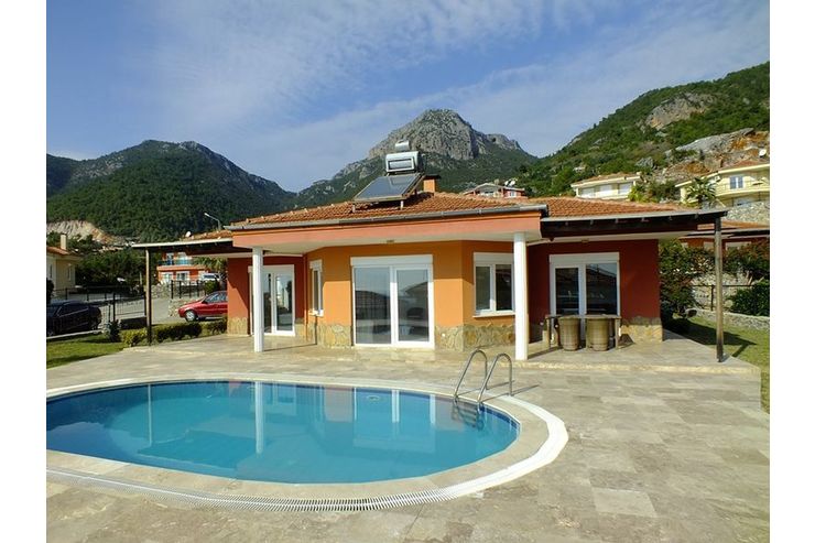 BUNGALOW AUF EIGENEM GRUNDSTCK UND PRIVATPOOL - Haus kaufen - Bild 1