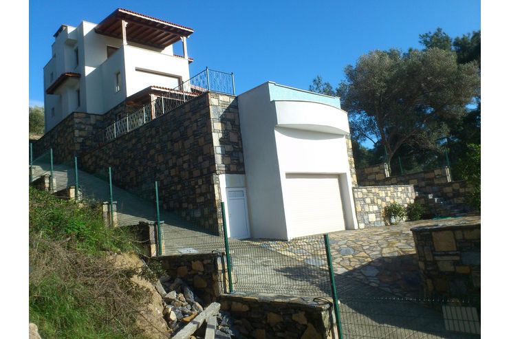 Traumhafte Villa privatem Grundstck - Haus kaufen - Bild 1