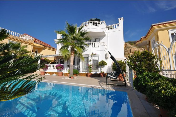 PROVISIONSFREI Schne Villa groem Grundstck privatem Pool - Haus kaufen - Bild 1