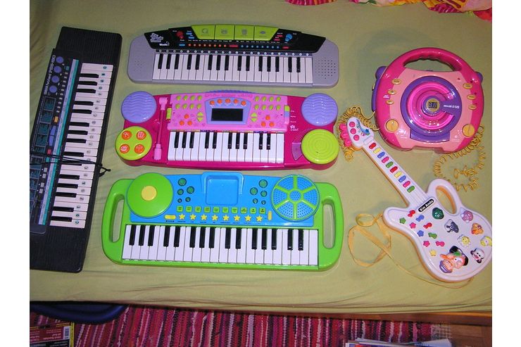 Keyboards Spiel Gitarre CD Player - Keyboards & E-Pianos - Bild 1