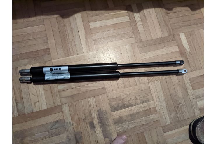 Gasfeder Anhngerdeckel 2000 N 570 mm - Pferdeanhnger - Bild 1