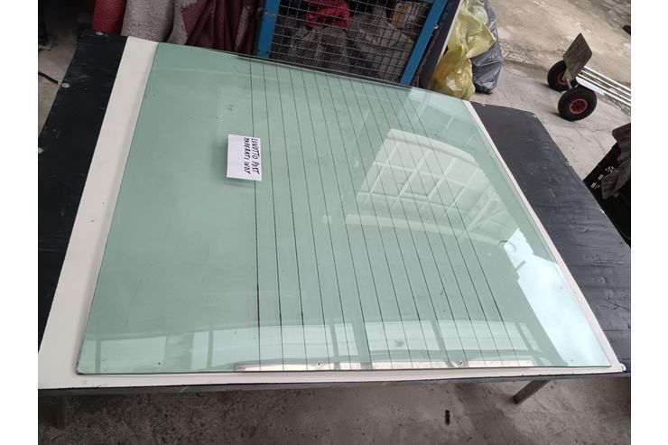 Rear window Maserati Indy - Tren, Griffe & Fensterheber - Bild 1