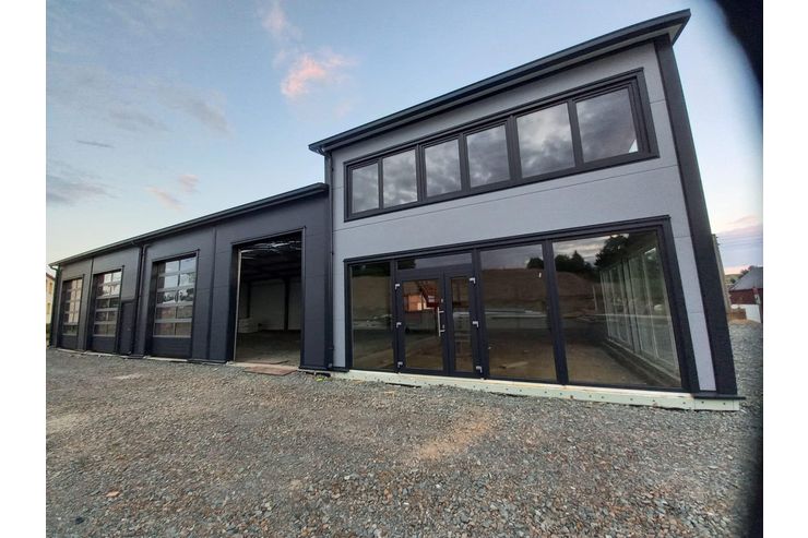 Isolierte Stahlhalle Industriehalle - Gewerbeimmobilie kaufen - Bild 1