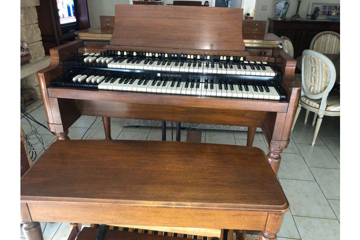 Ich dringend Hammond B3 Orgel - Keyboards & E-Pianos - Bild 1