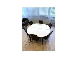 2 Stk halbrunde Tische 6 Sesseln - Esstische - Bild 1