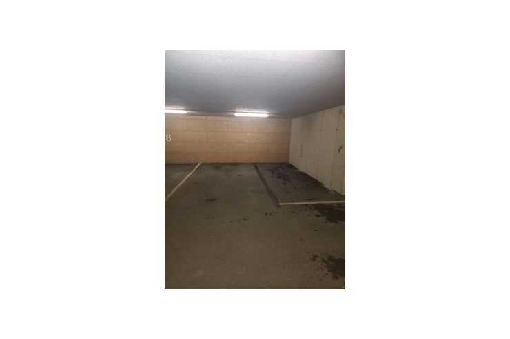 Tiefgaragenstellplatz extrabreit - Garage & Stellplatz mieten - Bild 1