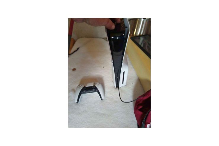 PS5 1Tb Notverkauf - PlayStation Konsolen & Controller - Bild 1