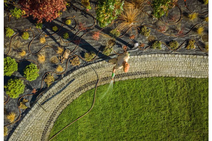 Rollrasen verlegen - Gartendekoraktion - Bild 1