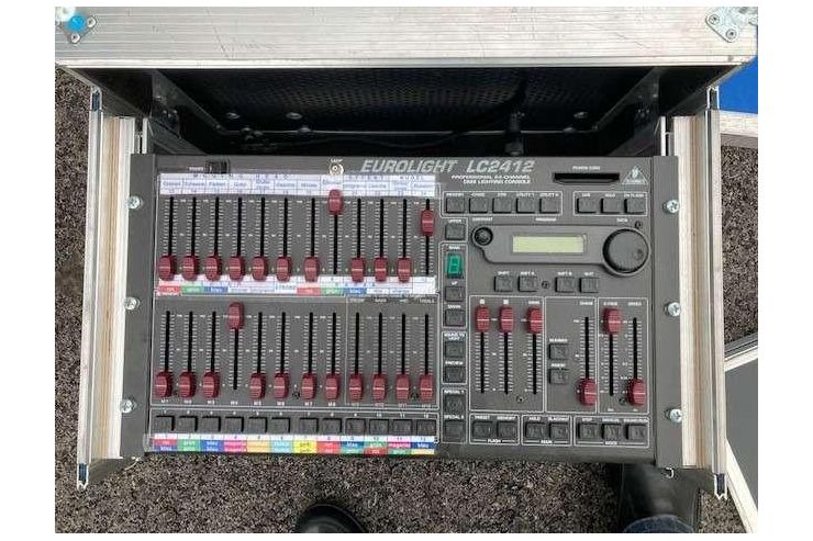 Verkaufe Behringer Lichtmischpult Case - Zubehr & Ersatzteile - Bild 1