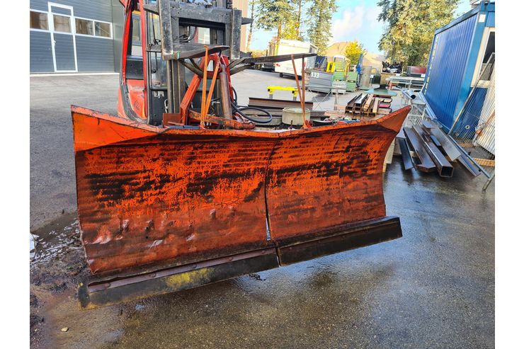 Schneepflug Traktor LKW - Schneepfl�ge, Pistenger�te usw. - Bild 1