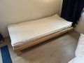 Bett 90 x 200 Gestell Latzenrost Matratze - Betten - Bild 2