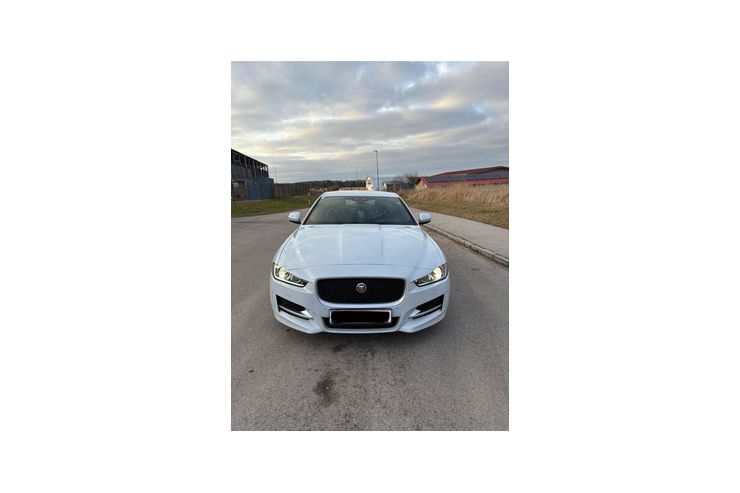 Jaguar XE - Autos Jaguar - Bild 1