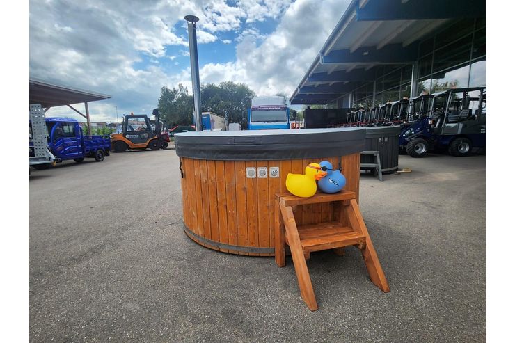 Ausstellungsst�ck HotTub Whirlpool Pool - Pools - Bild 1
