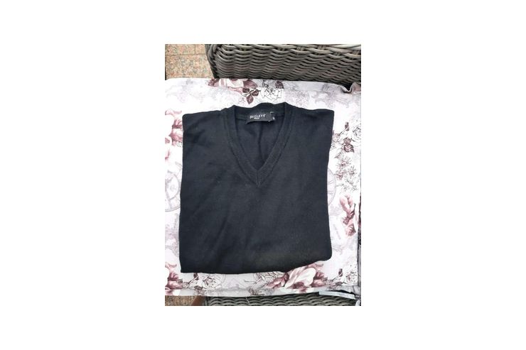 schwarzer Herrenpullover V Ausschnitt - Gr��en 52-54 / L - Bild 1