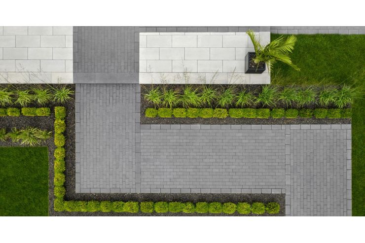 Moderne Gartenrenovierung - Gartendekoraktion - Bild 1