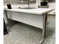 Lichtgrauer Schreibtisch - B�robedarf & Papier - Bild 2