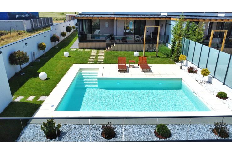 Moderner Gartenbau Swimmingpool - Gartendekoraktion - Bild 1