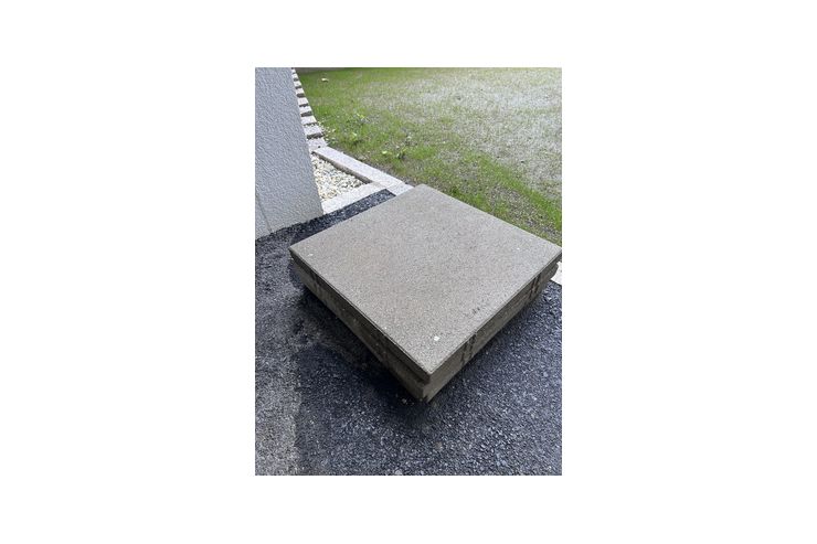 Betonplatten - Ziegelsteine & Verputzen - Bild 1