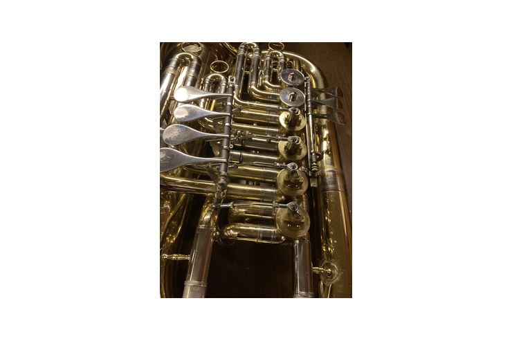 Tuba - Blasinstrumente - Bild 1