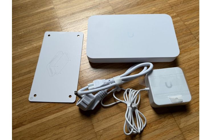 Ubiquiti UXG Fiber 10GbE Desktop Gateway - Router & Access Points - Bild 1