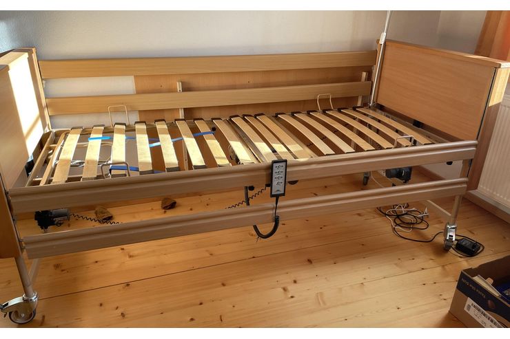 Pflegebett Matratze Aufziehhilfe - Betten - Bild 1